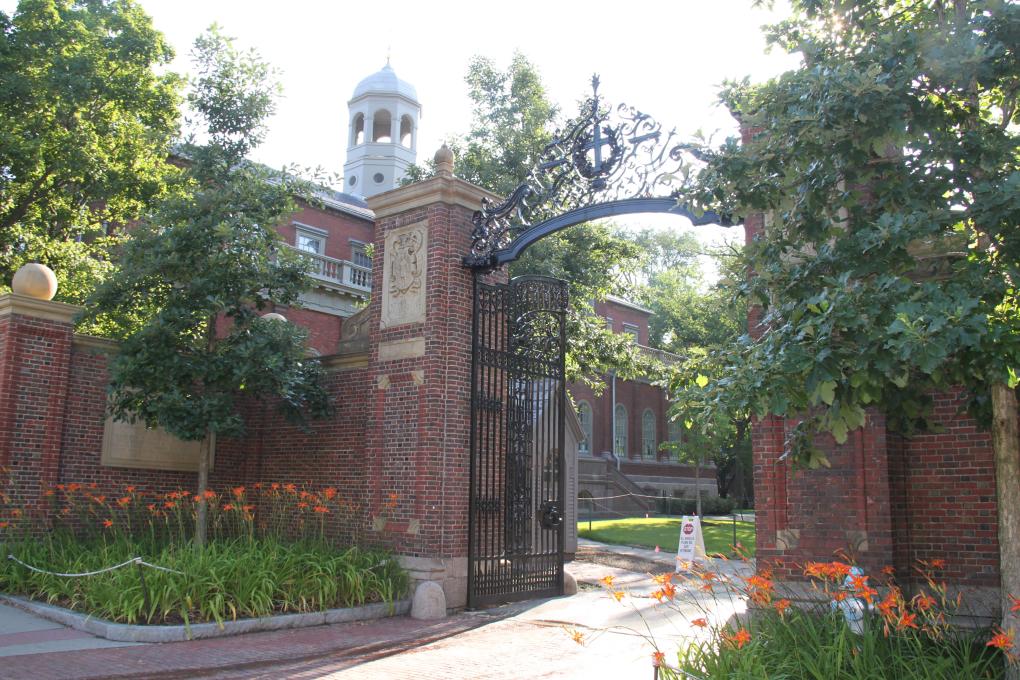 哈佛大学拒绝“整改” 美国政府随即冻结经费